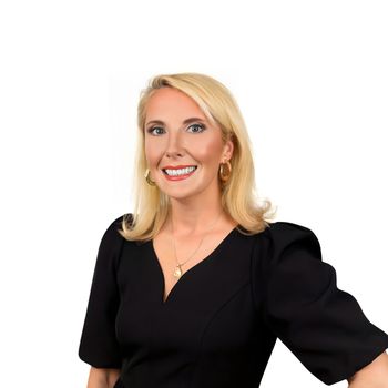 Portrait of Molly James, REALTOR®.